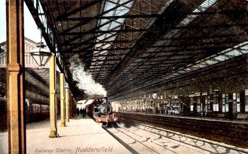 1907 postcard of Huddersfield Railway Station