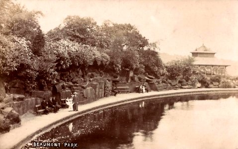 undated postcard of the lake in Beaumont Park