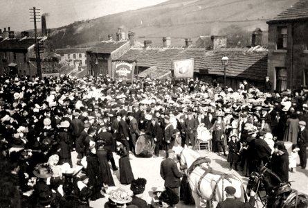 undated photograph of Hinchcliffe Hill, Holmfirth