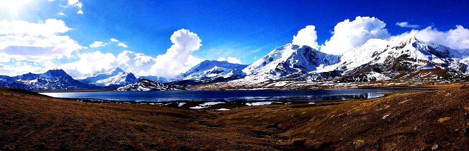 Lago Jasjana, Junín, Perú photo