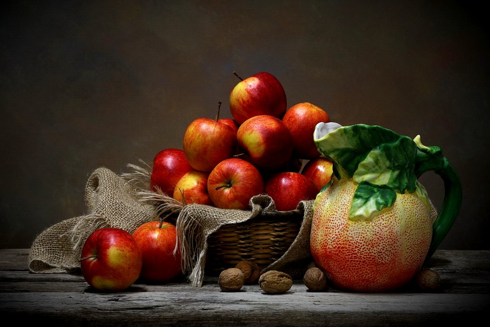 red apples