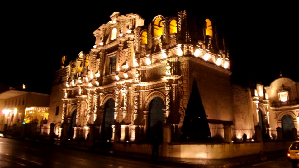Otra vista de la Catedral de Cajamarca, Perú