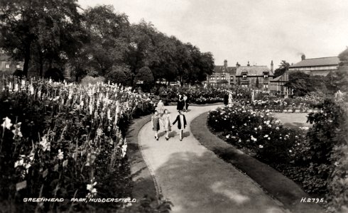 undated postcard of Greenhead Park, Huddersifeld (H.2795)