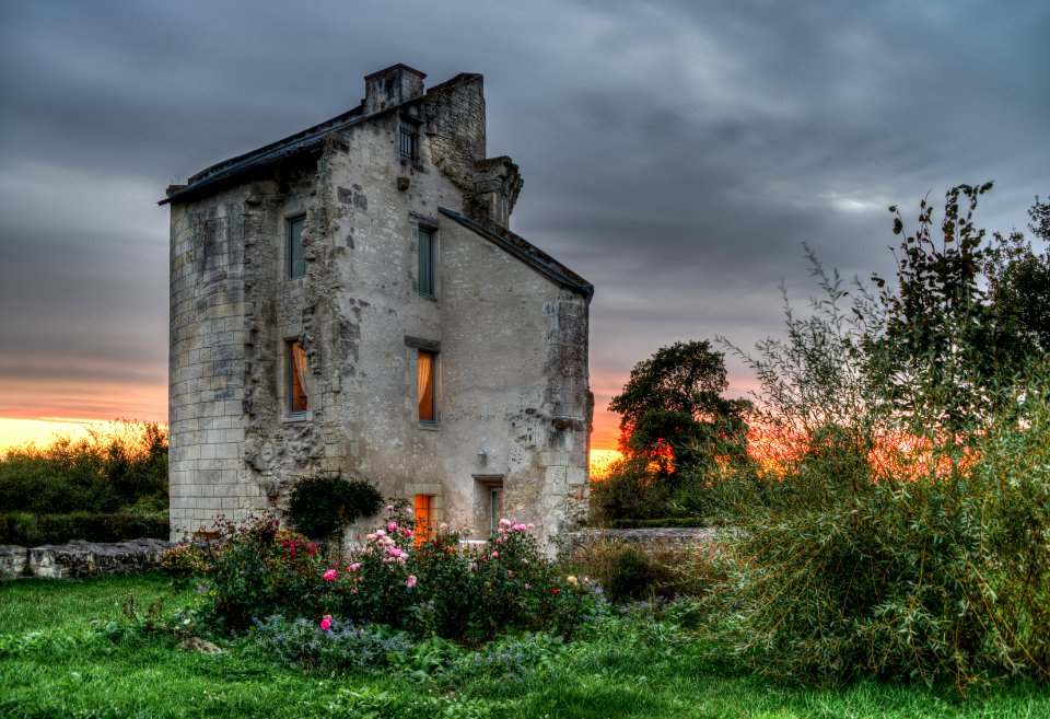 La Tour Du Château Des Etangs à Bossee