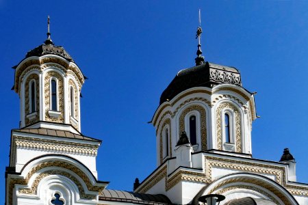 Pitesti : Biserica ortodoxa Sfanta Vineri