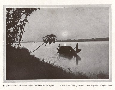 61 Un coucher de soleil sur la Rivière des Parfums. Dans le fond, le Palais Impérial.