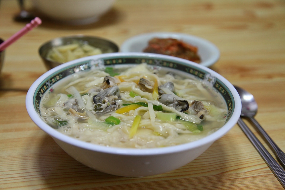 Korean food clam kalguksu haemul-kalguksu