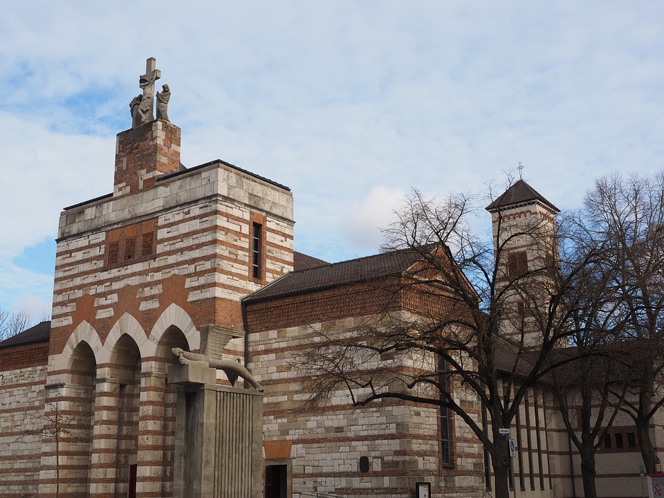 New ulm building catholic
