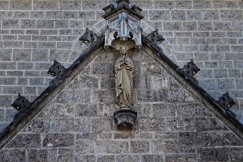 House gable building