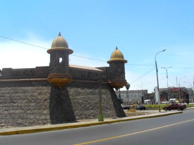 Miradores en un bastión de la Fortaleza Real Felipe, Callao, Perú