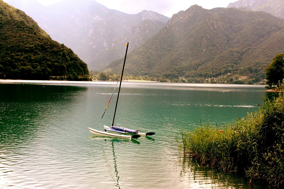 Sailing boat mast wood