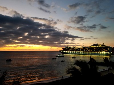 Sunset cruiseship photo