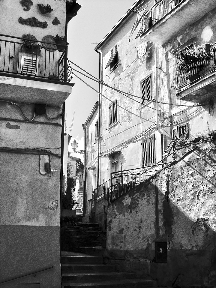 Building houses historic center