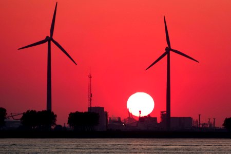 Sun sets on a beautiful day, Poorteshaven, Hoek van Holland