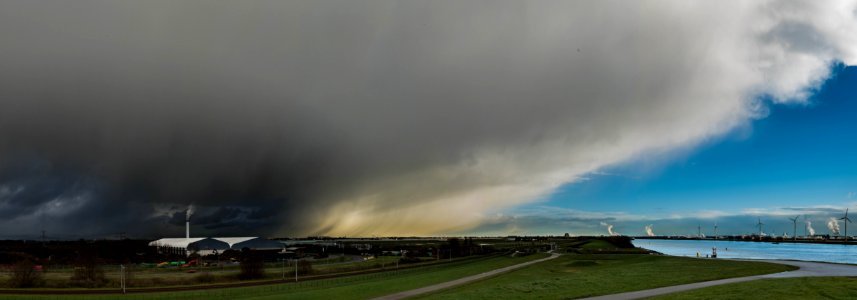 Rainshowers over Maassluis