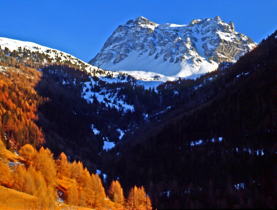 Il Toûno in veste autunnale visto da St Luc