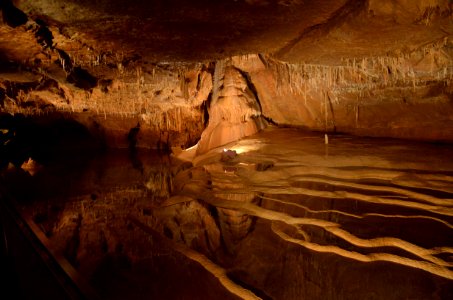 Une des salles des grottes de LACAVE photo