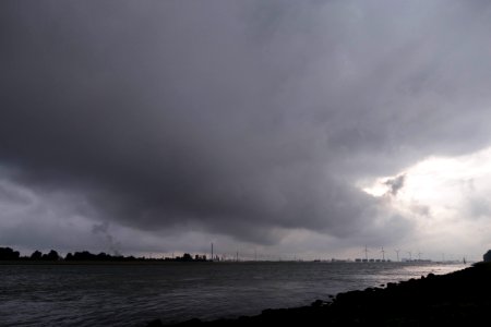 Summer is somewhere behind these clouds, Poorteshaven Maassluis