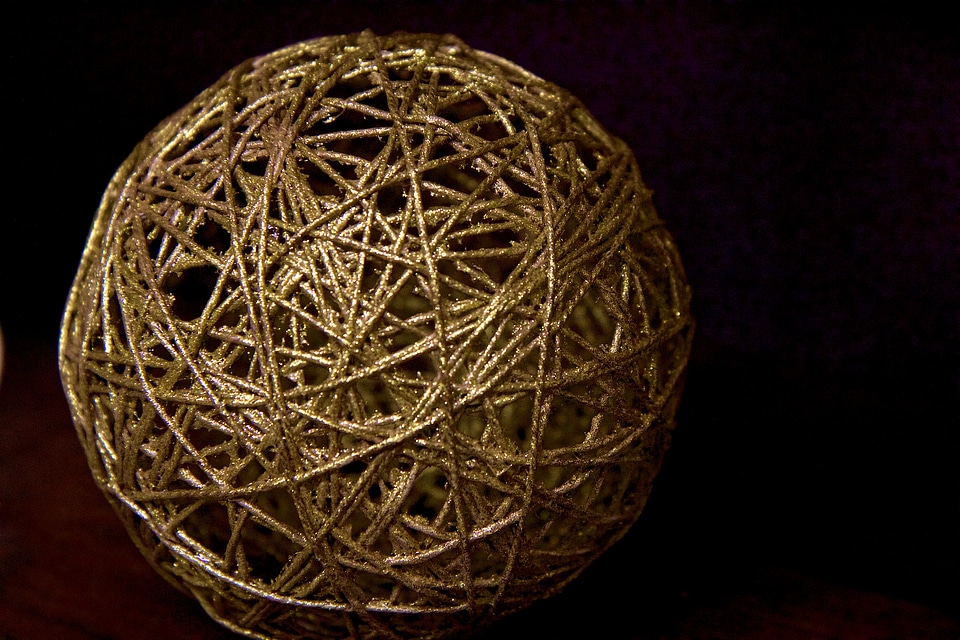 Ball thread golden
