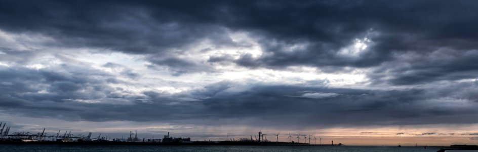 Here comes the weekend, Hoek van Holland