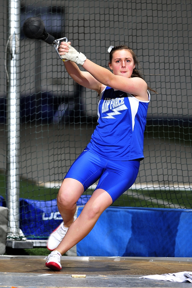 Woman competition throwing