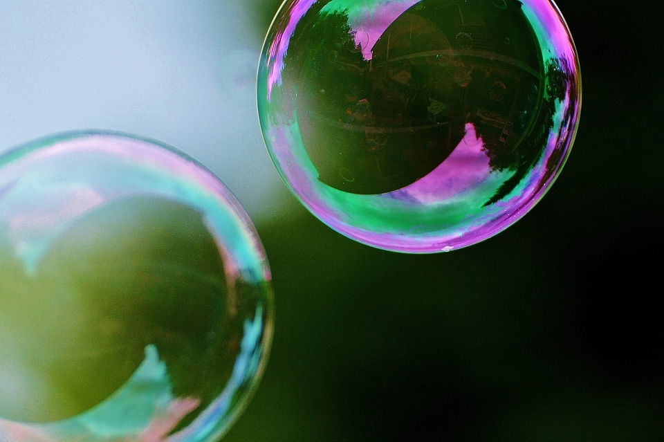 Soapy water make soap bubbles float
