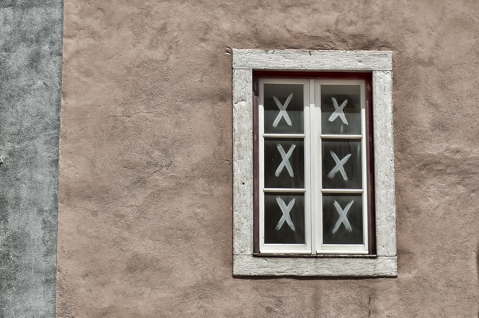 Building crosses three online