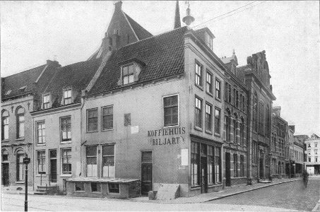 Huis met pothuis aan de Hamburgerstraat, hoek Nieuwstraat photo