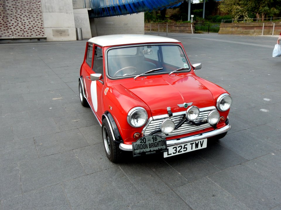 Old red mini with spot front