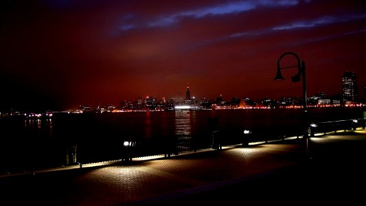 vista-para-grande-cidade-durante-a-noite-imagens-imagem-de-fundo-wallpaper-para-pc-computador-tela-gratis-ambiente-de-trabalho