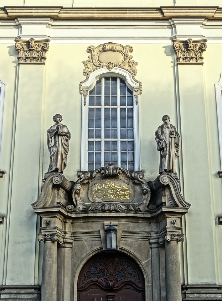 Sculptures architecture building