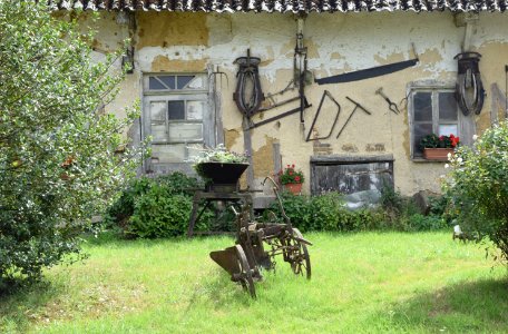 Promenade à Parfondeval et visite de son musée des outils anciens