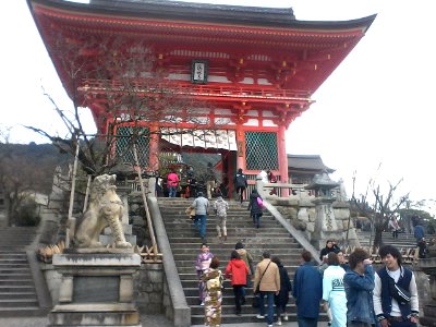 Approaching the Kiyomizu temple