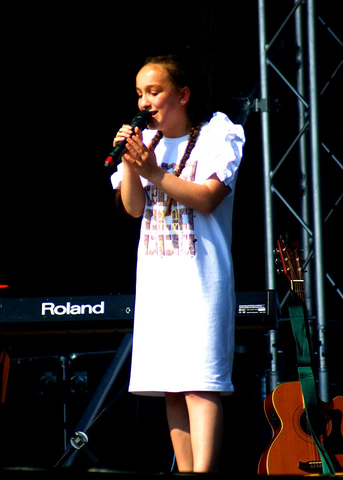 Fantastic young singer at the Newcastle Mela 2019