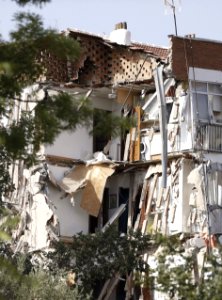 Derrumbe de un edificio en Madrid, España photo