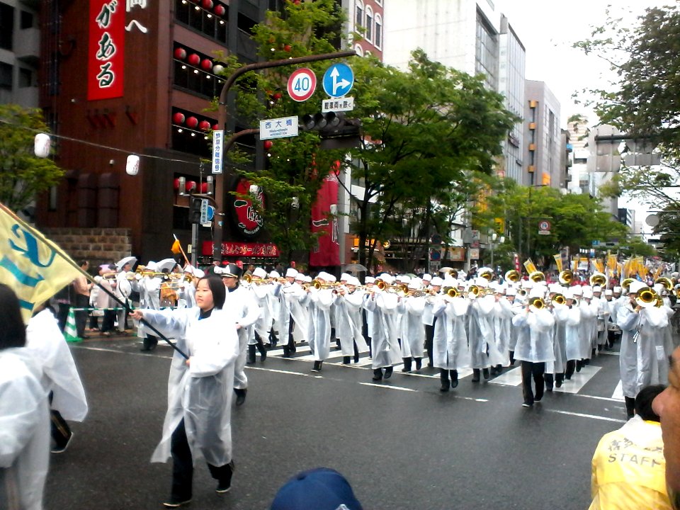 Dontaku parade: Rain & Trumpets