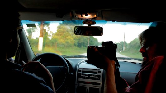 ABFDQ - Andradina e Dida   carro indo pra praia   cred Divulgação