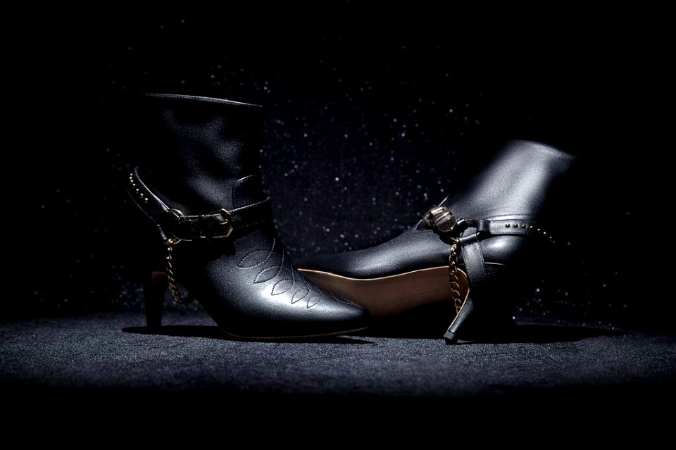 GUNS & GLITTER.BLACK NAPPA WITH GOLD.RRP:£275/€360/2700/NOK3875/$395