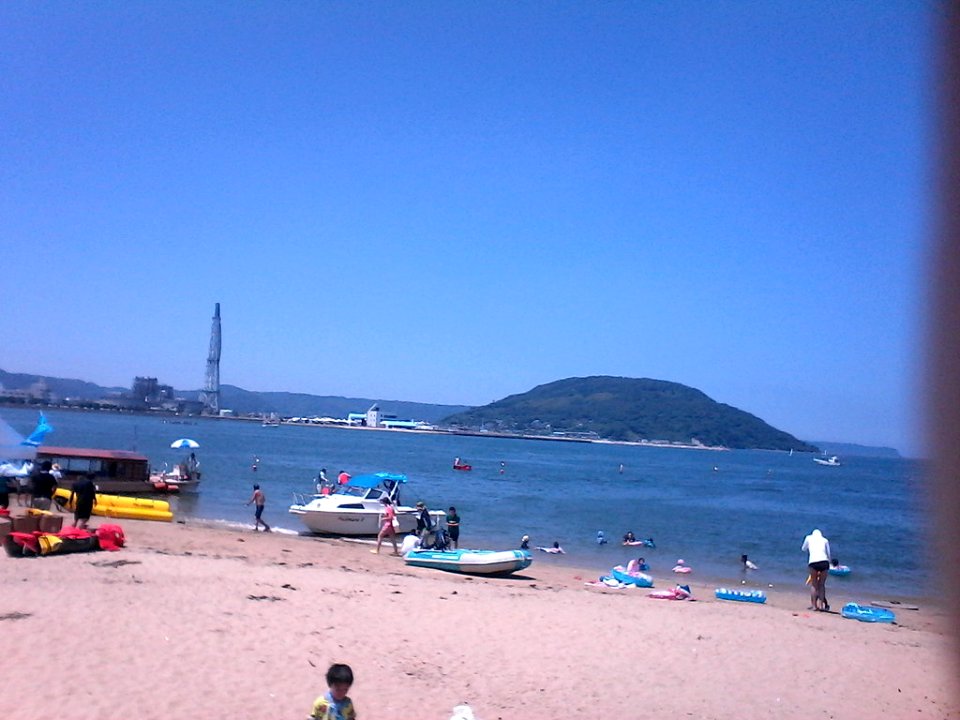 Unbearably hot day at the beach