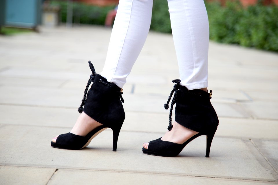MOMENTUM BLACK £220