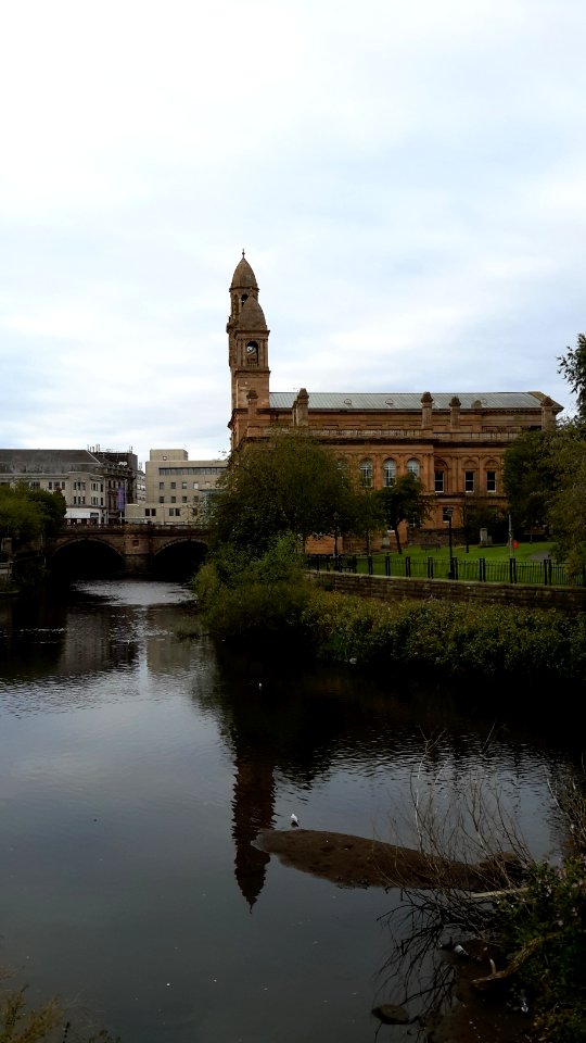 Glasgow building&river cam06