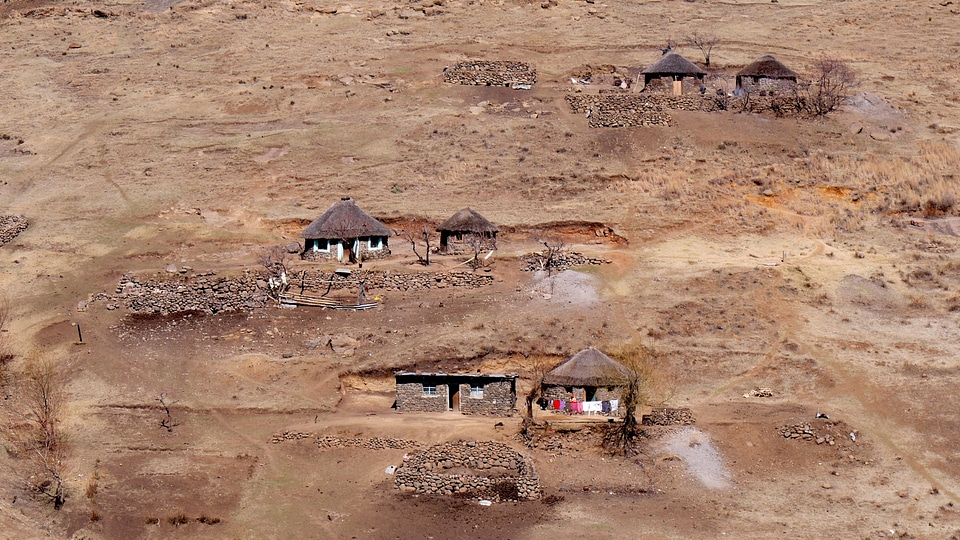 Settlement karg round hut