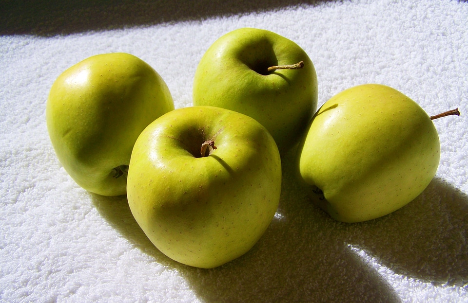 Yellow-green apple fruit food