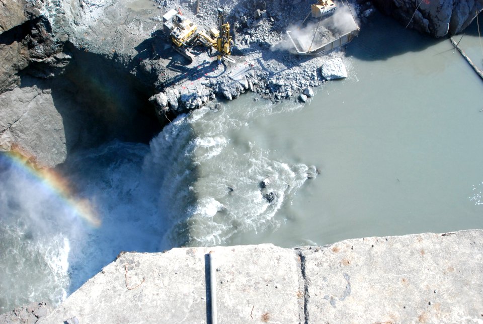Elwha dam spill rainbow river j burger