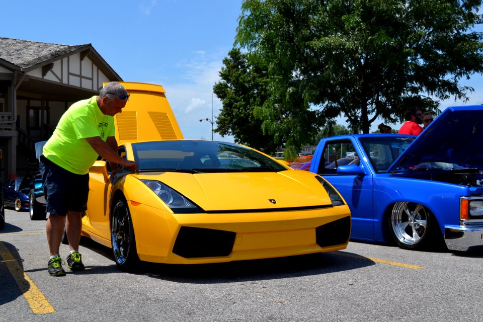 Carshow/meet in Windsor Heights, Iowa