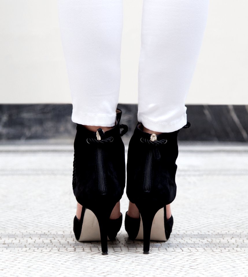 SURRENDER BLACK £215