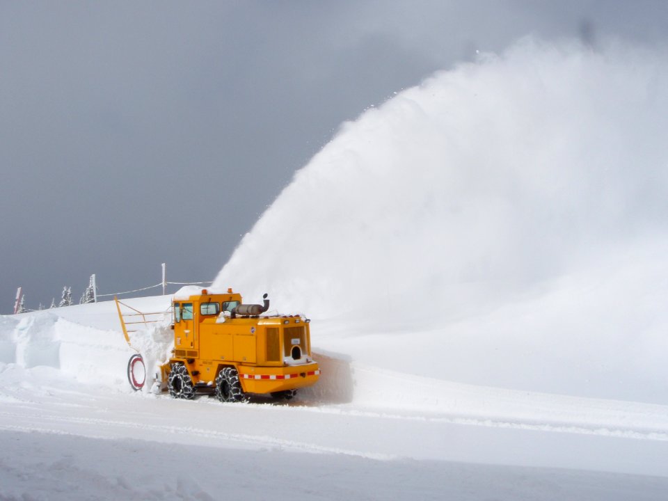 Plowing hurricane ridge 3-6-11 NPS Nicole Bbernard (5)