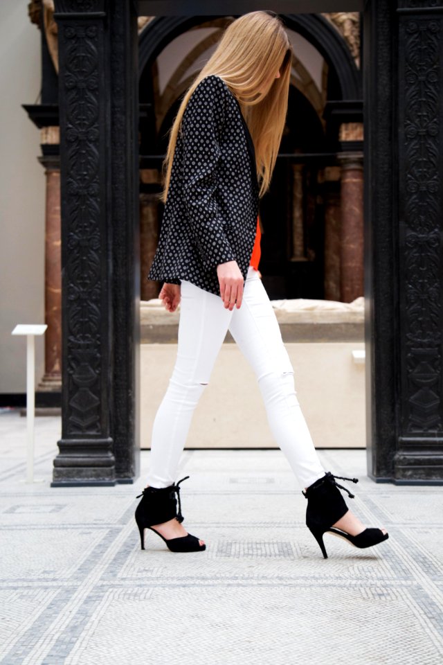 SURRENDER BLACK £215