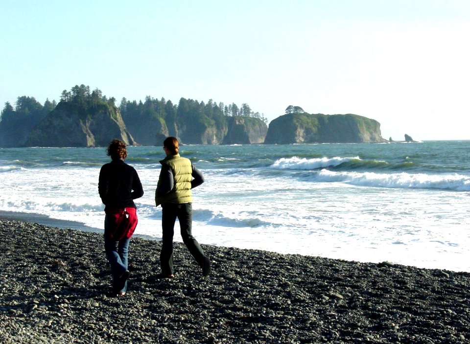 Beach walkers Rialto vsitors people NPS Photo - 8-05
