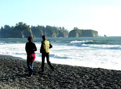 Beach walkers Rialto vsitors people NPS Photo - 8-05